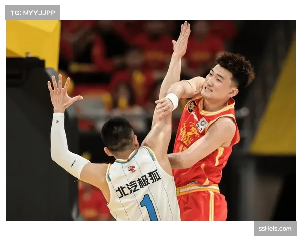 【2026年4月CBA联赛攻守转换效率数据观察·赛中·特写瞬间聚焦：孙铭徽抢断后跨越半场的长传助攻点燃主场